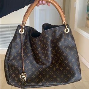 Louis Vuitton artsy bag